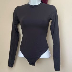 SKIMS FITS EVERYBODY LONG SLEEVE BODYSUIT | SIZE- S | COLOR- ONYX